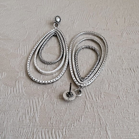 Silver nickel free dangle earrings - Picture 4 of 9